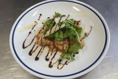 Straccetti di pollo con rucola grana e balsamico